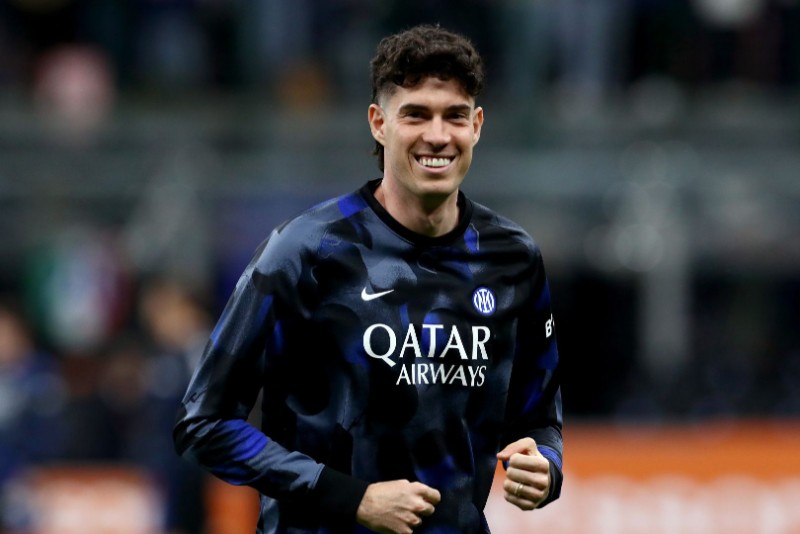 Liverpool muốn nổ bom tấn Alessandro Bastoni 3 The Kop phải cạnh tranh với Barca khi mua Bastoni