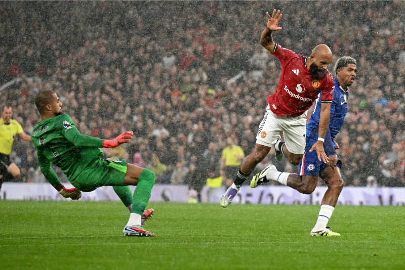 Chelsea gặp nhiều khó khăn khi tiếp đón Man United