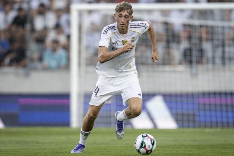 Real Madrid để ngỏ khả năng bán Dean Huijsen 2 Dean Huijsen đang chịu áp lực lớn từ NHM
